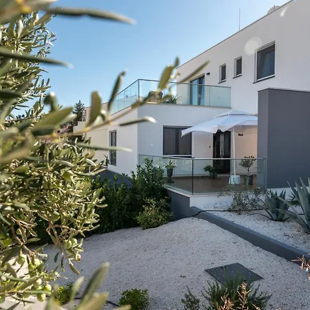 Casa *